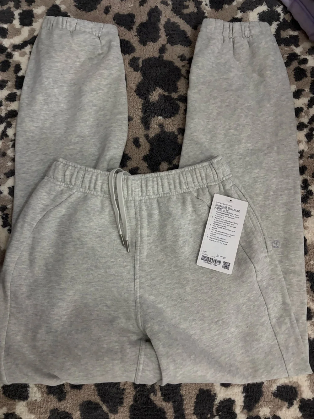 Lululemon mid rise gray scuba joggers!